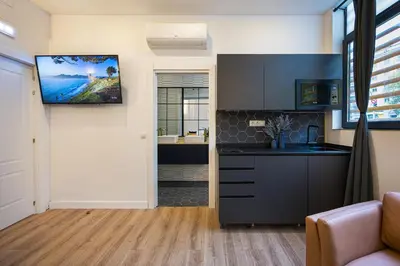 Una cocina o zona de cocina en B IM La Latina-City Centre-WiFi-AC-SmartTV B