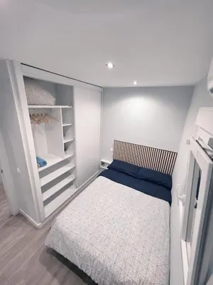 Cama o camas de una habitación en Habitación privada con baño compartido en Madrid