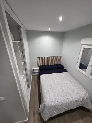 Cama o camas de una habitación en Habitación privada con baño compartido en Madrid
