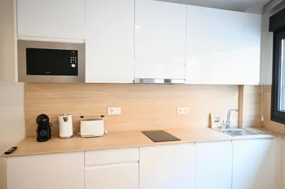 Una cocina o zona de cocina en Homenfun Madrid Atocha