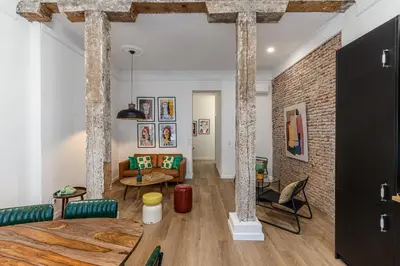 Zona de estar de Queen's Malasaña Boutique I - Alojamiento corta estancia