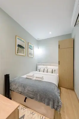 Cama o camas de una habitación en GuestReady - Lovely flat in the heart of Madrid