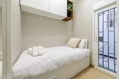 Cama o camas de una habitación en GuestReady - Lovely flat in the heart of Madrid
