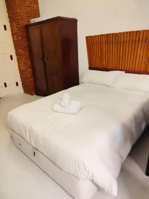 Cama o camas de una habitación en Estudio luminoso en plaza de España by beBalmy