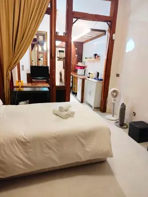 Cama o camas de una habitación en Estudio luminoso en plaza de España by beBalmy