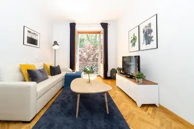 Una televisión o centro de entretenimiento en Apartamentos Plaza de España