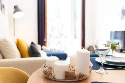 Una televisión o centro de entretenimiento en Apartamentos Plaza de España