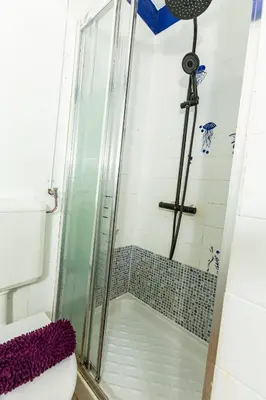 Un baño de Apartament with balcony