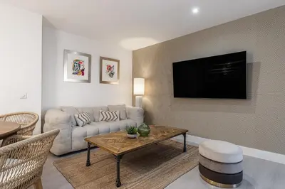 Una televisión o centro de entretenimiento en Apartamento Boutique Retiro II - Alojamiento corta estancia