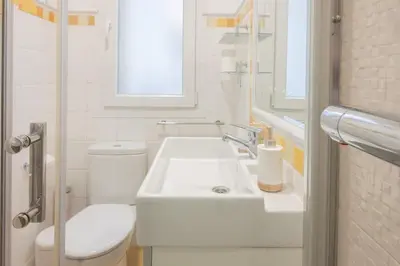Un baño de PSM87 Ático de lujo y luminoso con extraordinaria Terraza en el Centro de Madrid
