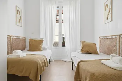 Cama o camas de una habitación en Malasaña Style by Hogar4