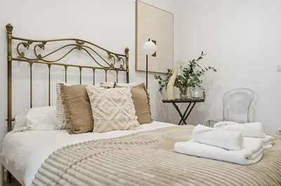 Cama o camas de una habitación en Malasaña Style by Hogar4