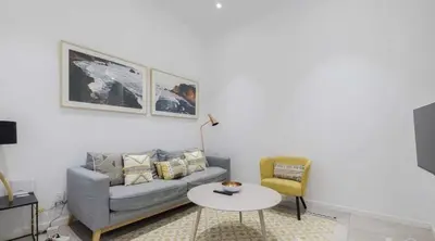 Zona de estar de Warm 1BR in the Vibrant Chueca Neighborhood