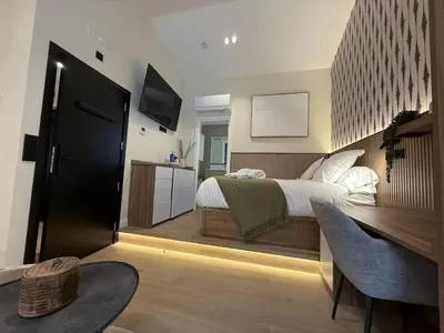 Una televisión o centro de entretenimiento en Nestanza Homes