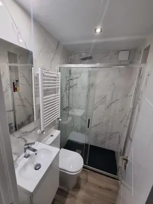 Un baño de Habitación privada Madrid con baño compartido en Madrid