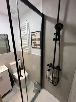 Un baño de Dreamy 1BR with Great Balconny