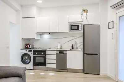 Una cocina o zona de cocina en Elegant Space for Your Madrid Stay