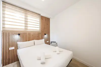 Cama o camas de una habitación en Elegant Space for Your Madrid Stay
