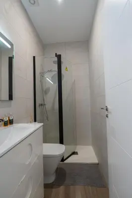 Un baño de Puerta del Angel, reformado, acogedor, junto al río, 8 minutos al centro