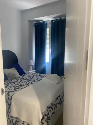 Cama o camas de una habitación en Puerta del Angel, reformado, acogedor, junto al río, 8 minutos al centro