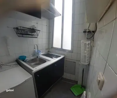 Una cocina o zona de cocina en céntrico y disponible