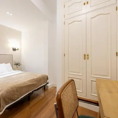 Suites Toro La Latina -AH