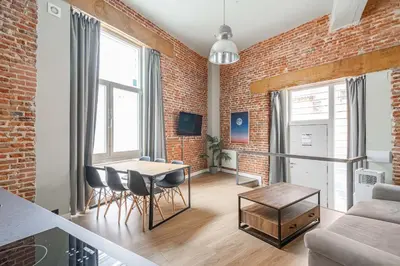 Una televisión o centro de entretenimiento en Bonito apartamento Prosperidad