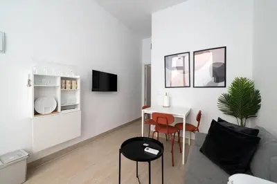 Una televisión o centro de entretenimiento en ST17 Apartamento T1 Chamberí