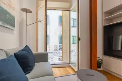 Una televisión o centro de entretenimiento en Cozy central - 1Bedroom 1Bathroom - Malasaña