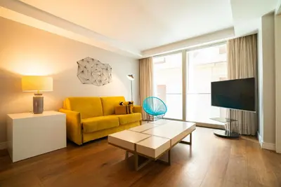 Una televisión o centro de entretenimiento en SmartRental Collection Centric II