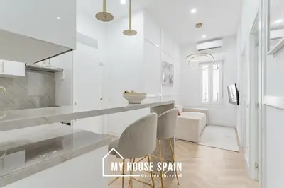 Plano de MyHouseSpain - Encantador piso en Malasaña
