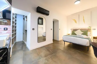Cama o camas de una habitación en Elegante piso de dos dormitorios en el corazón de Malasaña, Madrid Temporal DFE11SI