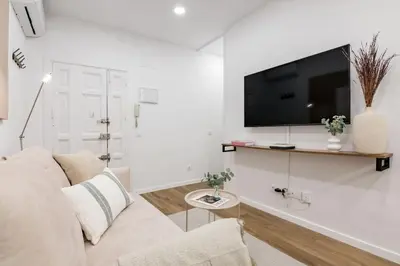 Una televisión o centro de entretenimiento en Madrid Tortosa Hub