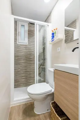 Un baño de Madrid Tortosa Hub