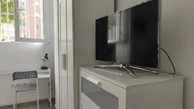 Una televisión o centro de entretenimiento en Loft cerca de plaza de toros