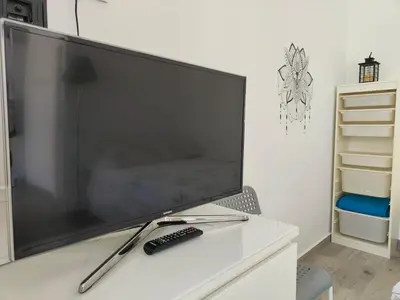Una televisión o centro de entretenimiento en Loft cerca de plaza de toros