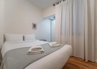 Cama o camas de una habitación en Modern bright - 2 Bedrooms 1 Bathroom -Lavapiés