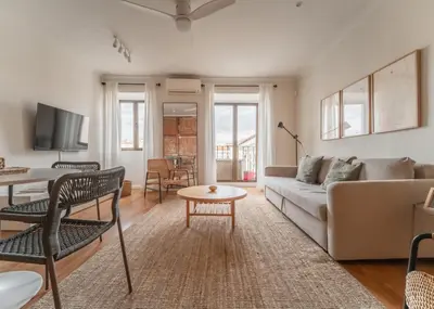 Una televisión o centro de entretenimiento en Modern bright - 2 Bedrooms 1 Bathroom -Lavapiés