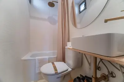 Un baño de Modern bright - 2 Bedrooms 1 Bathroom -Lavapiés