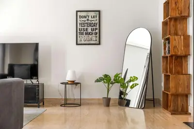 Una televisión o centro de entretenimiento en Modern & Stylish Apt Plz Mayor La Latina