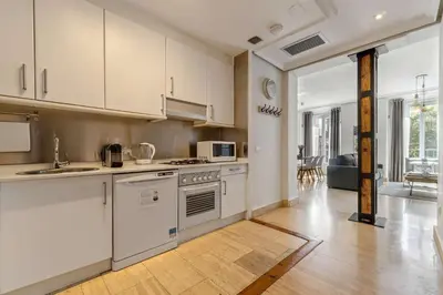 Una cocina o zona de cocina en Modern & Stylish Apt Plz Mayor La Latina