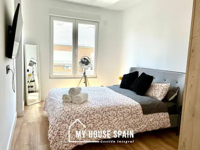 Cama o camas de una habitación en MyHouseSpain - Piso amplio y moderno con terraza