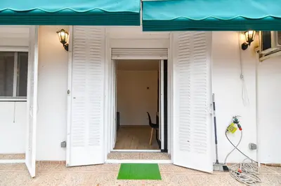 Plano de The Sunny Patio Oasis