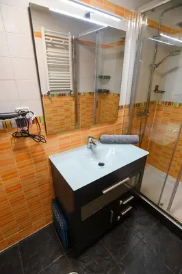 Un baño de The Sunny Patio Oasis
