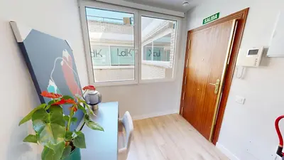 Plano de Stunning 2-bedrooms penthouse in Cuatro Caminos - Artistas 2