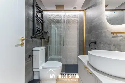 Un baño de MyHouseSpain - Elegante y moderno a pasos de Sol
