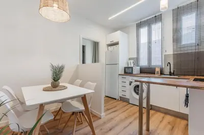 Una cocina o zona de cocina en Charmingly renovated -2Bdrs 2Baths -Atocha