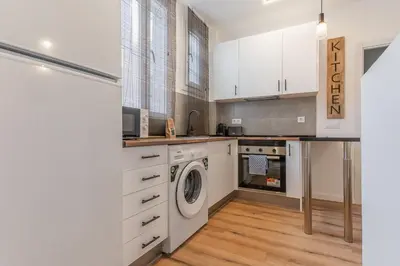 Una cocina o zona de cocina en Charmingly renovated -2Bdrs 2Baths -Atocha