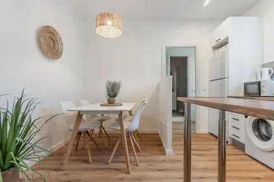 Una cocina o zona de cocina en Charmingly renovated -2Bdrs 2Baths -Atocha