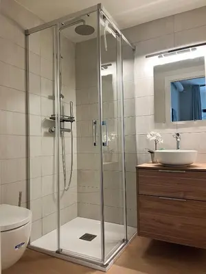 Un baño de Modern and stylish -1Bedroom 1Bathroom -Ventas